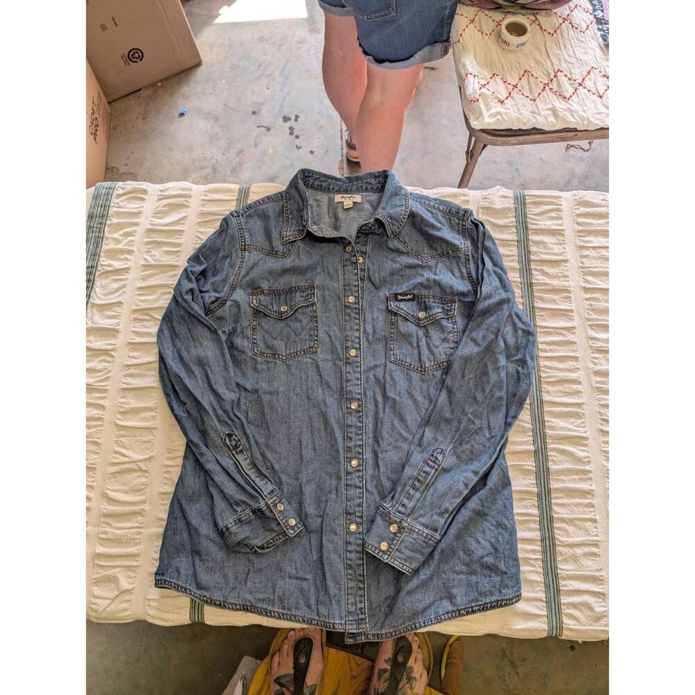Wrangler Women's Large Denim Pearl Snap Shirt Retro Ranch Countrycore Western